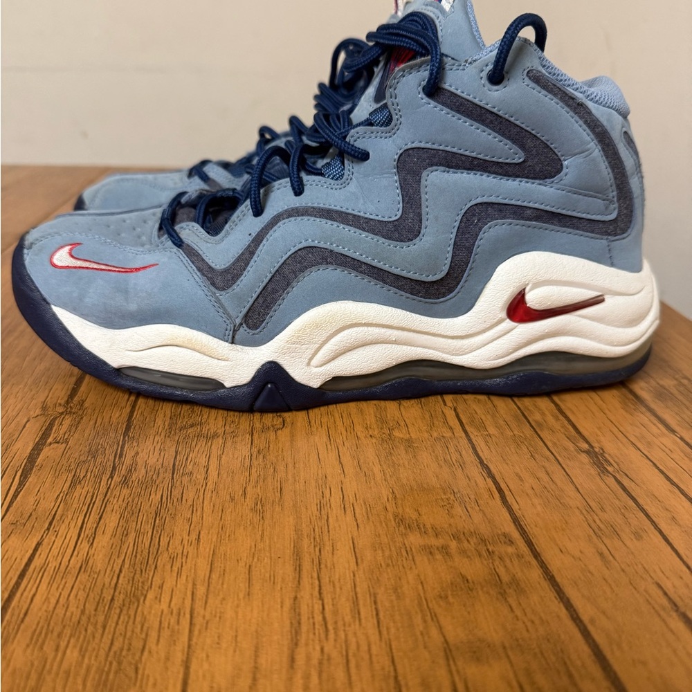 Nike Men's Wavy Blue and Red Sneakers